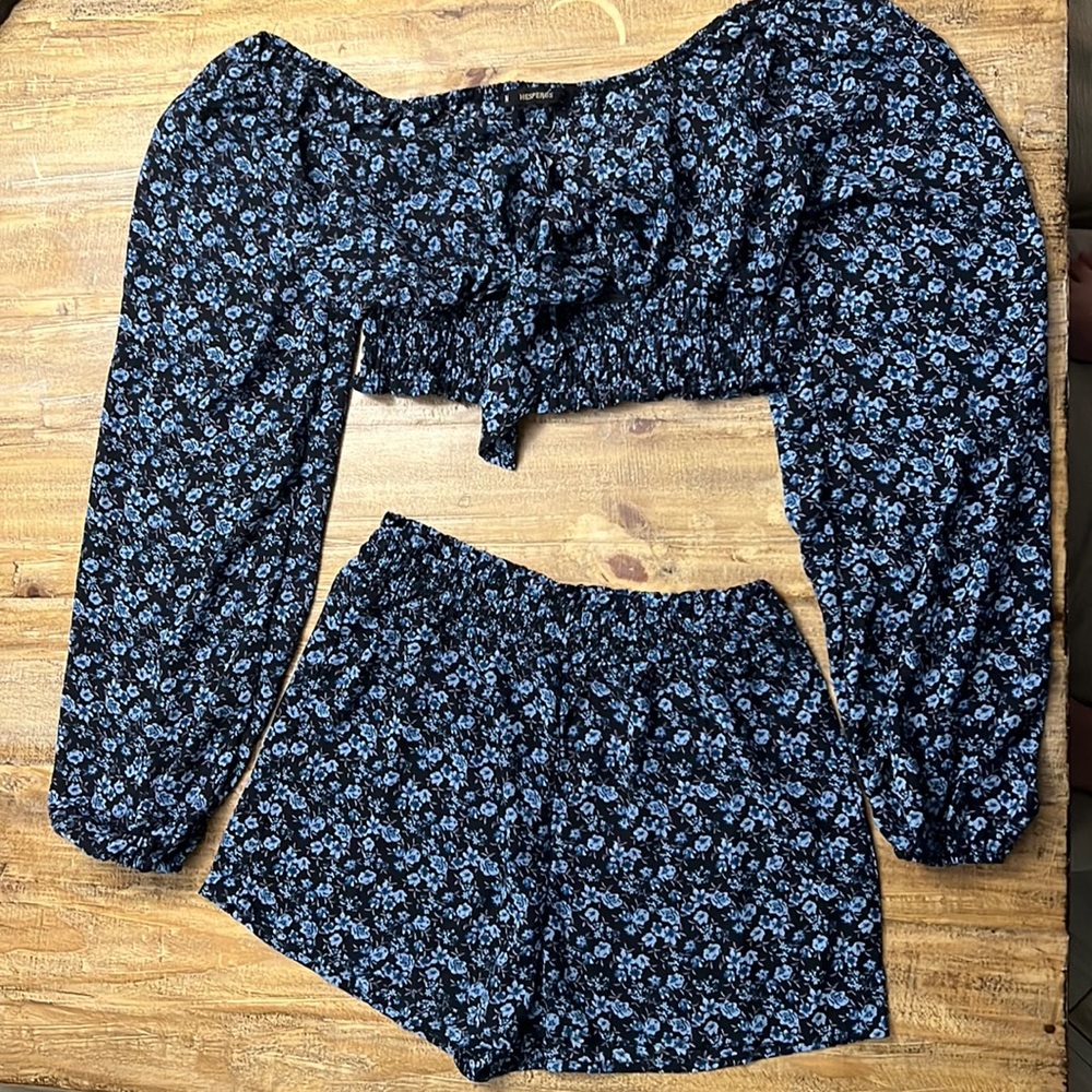 2 piece set shorts and crop top